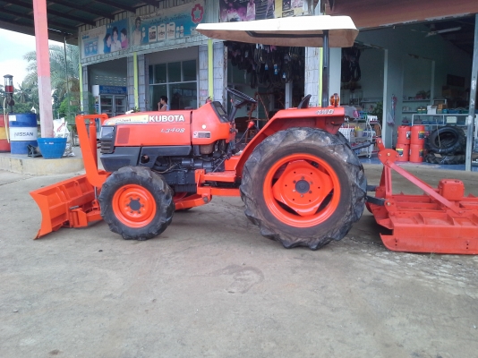 ขายแทรกเตอร์ L3408  ราคาเบาๆ ใบดันหน้า เครื่องตัดหญ้า พร้อมเล่มทะเบียน แต่ถ้าไม่เอาเครื่องตัดหญ้า เปลี่ยนเป็น ผานกันโรตารี่ก็ได้นะคับ
