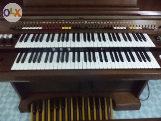 ขายอิเลคโทนyamaha รุ่นใหญ่ มีโต๊ะพร้อม ใช้ได้ดี