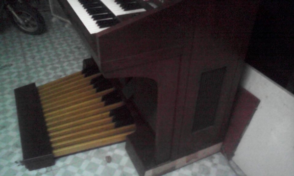 ขายอิเลคโทนyamaha รุ่นใหญ่ มีโต๊ะพร้อม ใช้ได้ดี