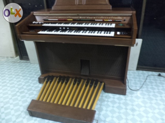 ขายอิเลคโทนyamaha รุ่นใหญ่ มีโต๊ะพร้อม ใช้ได้ดี