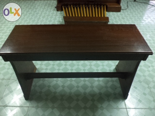 ขายอิเลคโทนyamaha รุ่นใหญ่ มีโต๊ะพร้อม ใช้ได้ดี