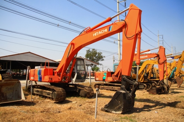 ขายสอง Hitachi Ex200 ในราคา EX100 บ้าไปแล้ว