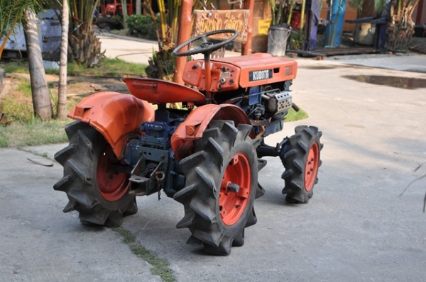 ขายรถไถ KUBOTA B6000 4WD สภาพสวย ใช้งานมาน้อย