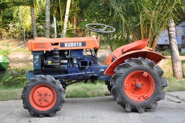 ขายรถไถ KUBOTA B6000 4WD สภาพสวย ใช้งานมาน้อย