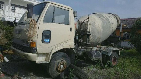 ขายรถ 6 ล้อโม่ปูนHINO เครื่อง 117  เครื่องดีโม่ป้้มดีรถสวยเอกสารแจ้งจอด