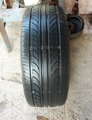 225/40/18 DUNLOP VEURO VE301 สภาพเกือบ100\% มีเส้นเดียว 1,400
