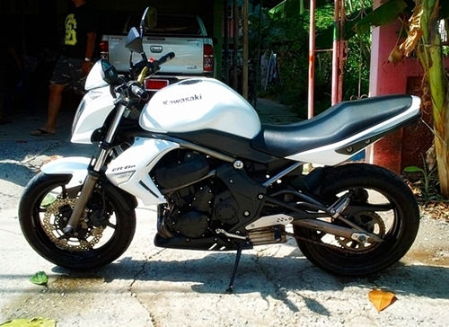 รถเพื่่อนแม่ไม่ปลื้ม ER6N 2009 สีขาว สวยวิ่งน้อย จบทุกเรื่อง