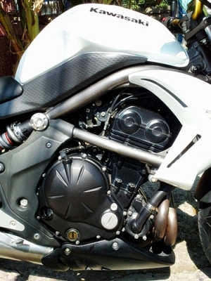 รถเพื่่อนแม่ไม่ปลื้ม ER6N 2009 สีขาว สวยวิ่งน้อย จบทุกเรื่อง