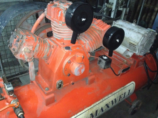 ปั้มลมลูกสุบมือสอง MAXWELL HI PRESSURE 18 BAR 10HP