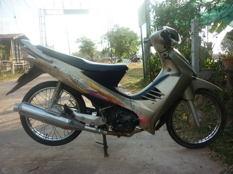 ซูซูกิเบส 125 ขาย  7500  บาท