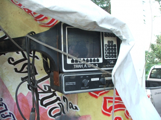 ขายมิลลิ่งสามแกนกึ่งออโต้และเครื่องตัดสองอย่าง 180,000