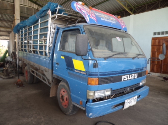 ขายรถ6ล้ออีซูซุ เครื่อง115แรง พวงมาลัยเพาเวอร์ สภาพดี