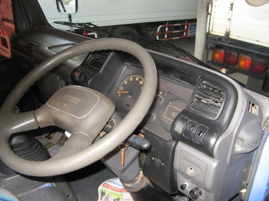 ขาย 6 ล้อ  อีซูซุ NKR 130 แรง ปี 2003 สภาพสวยกว่า 90 \% เครื่องแน่น คัสซีดี สนใจชมรถก่อนได้ครับ