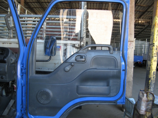 ขาย 6 ล้อ  อีซูซุ NKR 130 แรง ปี 2003 สภาพสวยกว่า 90 \% เครื่องแน่น คัสซีดี สนใจชมรถก่อนได้ครับ