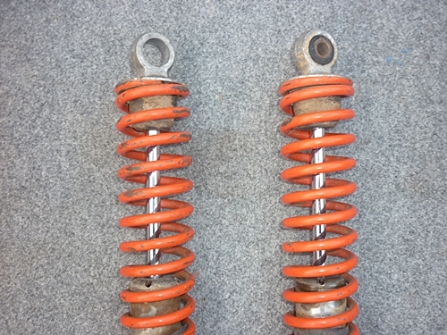 โช็คหลังทางฝุ่น