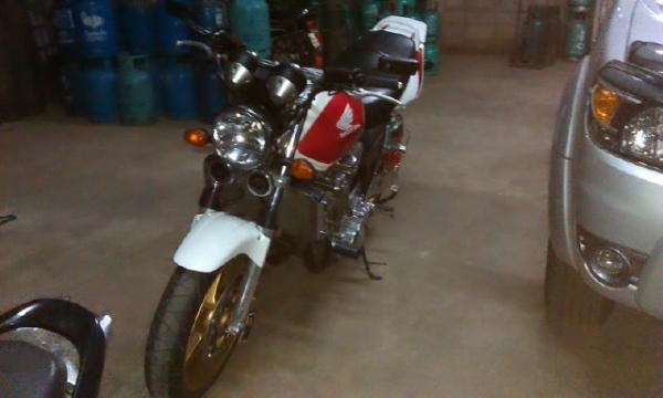 ขายCB1300 สีสวยครับ เปลี่ยนของเหลว ผ้าเบรกใหม่ ยางเหลือๆ ขี่สบาย ถูกด่วน เครื่องแห้งๆๆ มีกันล้ม วิ่ง 220 สบาย ชิวๆ สนใจ 0840031815 ตี๋ 24 ชั่วโมง คุยง่ายขายได้ขาย inv.แท้+สพมใแท้ กุญแจชิพ 215000 บาท ขายCB1300 สีสวยครับ เปลี่ยนของเหลว ผ้าเบรกใหม่ ยางเหลือๆ ขี่สบาย ถูกด่วน เครื่องแห้งๆๆ มีกันล้ม วิ่ง 220 สบาย ชิวๆ สนใจ 0840031815 ตี๋ 24 ชั่วโมง คุยง่ายขายได้ขาย inv.แท้+สพมใแท้ กุญแจชิพ 215000 บาท