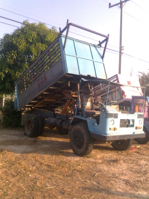 รถอีแต๊นมีทั้งดั้มม์และไม่ดั้มม์