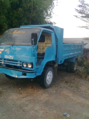 รถอีแต๊นมีทั้งดั้มม์และไม่ดั้มม์