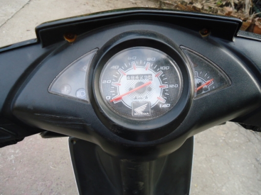 ขาย HONDA CLICK COMBI-BRAKE สภาพดี NO BOOK ราคา 7,000.- บาท ขาย HONDA CLICK COMBI-BRAKE สภาพดี NO BOOK ราคา 7,000.- บาท