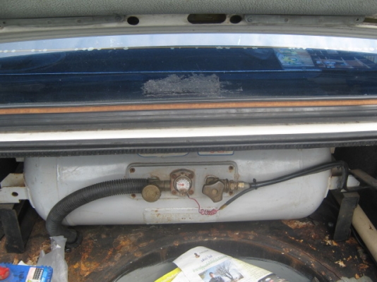 ขายbmw e30 4d ติคlpgยังไม่ลงเล่มราคา42,000บ.