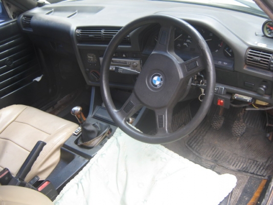 ขายbmw e30 4d ติคlpgยังไม่ลงเล่มราคา42,000บ.