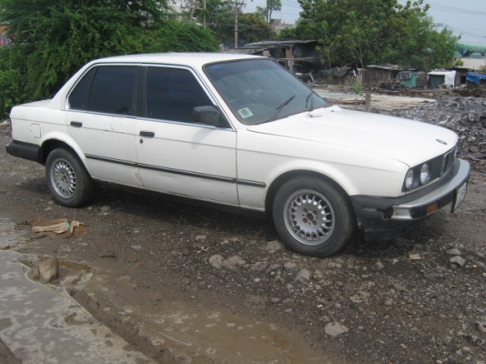 ขายbmw e30 4d ติคlpgยังไม่ลงเล่มราคา42,000บ.