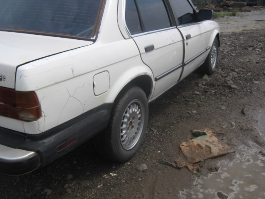 ขายbmw e30 4d ติคlpgยังไม่ลงเล่มราคา42,000บ.