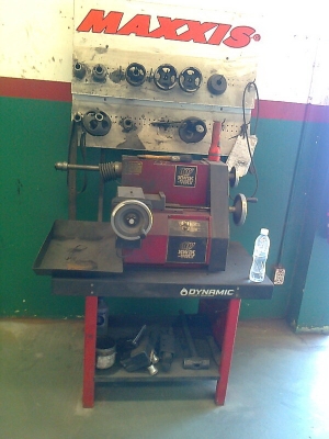 ขาย เหมาอุปกรณ์ร้านยางทั้งร้าน 10 กว่ารายการ ( เลิกกิจการไม่มีใครดูแลต่อ! ) ขาย เหมาอุปกรณ์ร้านยางทั้งร้าน 10 กว่ารายการ ( เลิกกิจการไม่มีใครดูแลต่อ! )