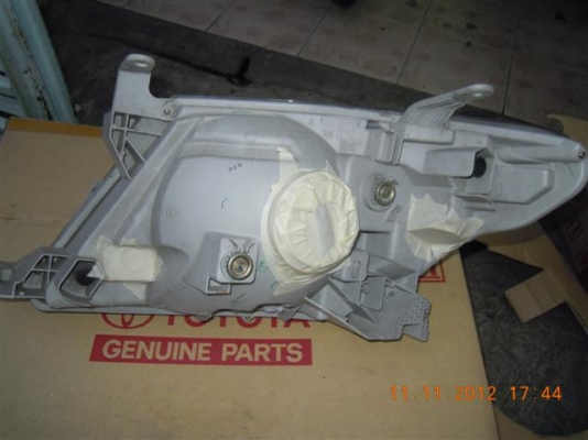 ขายไฟหน้าวีโก้ 1 คู่สภาพใสๆ 2300 บาท