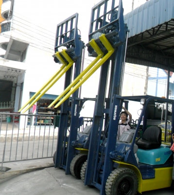 ขายด่วนFORKLIFT-KOMATSU:FD25-12งาฮิ้งฟอร์คเสา4เมตรล้อคู่ราคา390000บาท