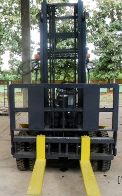 ขายด่วนFORKLIFT-KOMATSU:FD25-12งาฮิ้งฟอร์คเสา4เมตรล้อคู่ราคา390000บาท