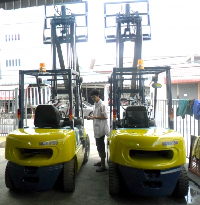 ขายด่วนFORKLIFT-KOMATSU:FD25-12งาฮิ้งฟอร์คเสา4เมตรล้อคู่ราคา390000บาท