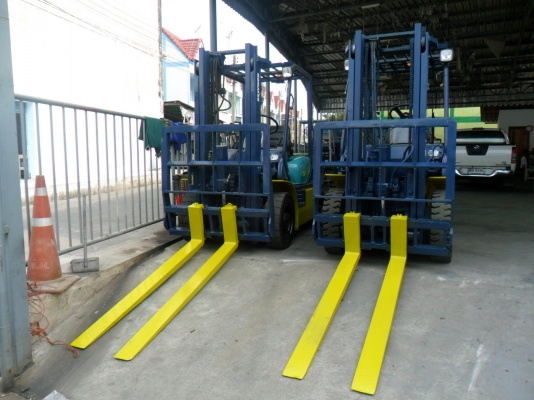 ขายด่วนFORKLIFT-KOMATSU:FD25-12งาฮิ้งฟอร์คเสา4เมตรล้อคู่ราคา390000บาท