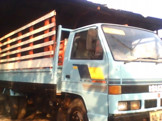 รถ ISUZU  110  แรง  เครื่องดี  ครัชชีสวย  คอกไม้