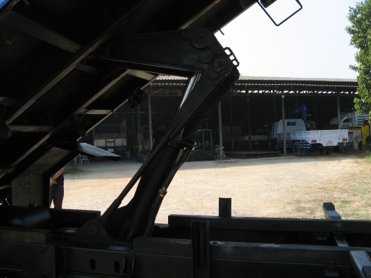 ขาย 6 ล้อดัมพ์ อีซูซุ NKR 130 แรง ปี 2002 สภาพสวย เครื่องแน่น คัสซีดี สนใจชมรถก่อนได้ครับ