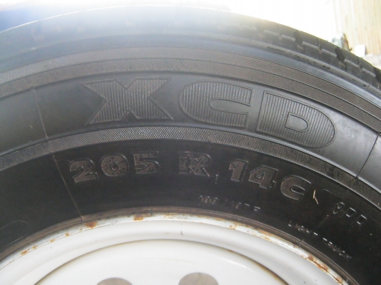 ขายกระทะล้อผ่าขอบ14 5รู พร้อมยางMICHELIN 205R14 ยางปี11