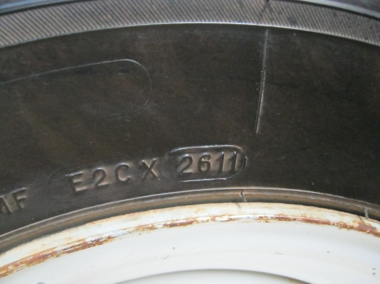 ขายกระทะล้อผ่าขอบ14 5รู พร้อมยางMICHELIN 205R14 ยางปี11