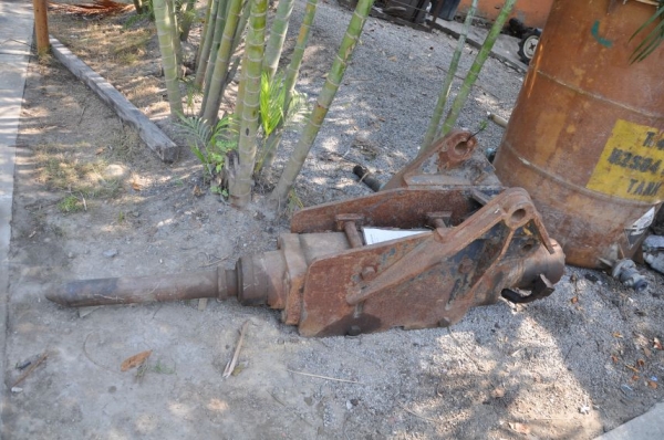 ขายหัว แย็ก กระแทก ติดแบคโฮ ขายถูก35,000บาท เท่านั้น!!!