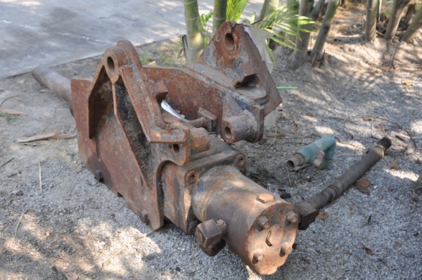 ขายหัว แย็ก กระแทก ติดแบคโฮ ขายถูก35,000บาท เท่านั้น!!!