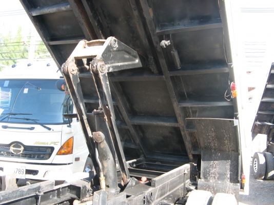 ขาย 6 ล้อ ฮีโน่เมก้าดัมพ์ 150 แรง  4 ม. ปี 2004 สภาพดี เครื่องแน่น คัสซีสวย พร้อมใช้งาน ชมรถก่อนได้ครับ สนใจติดต่อได้ที่  081-9425443