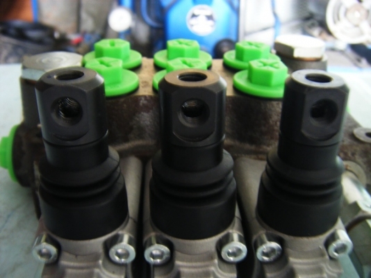 ขาย-คอนโทลวาวล์ไฮโดรลิค แกน4หุน 3คันโยก สินค้าอิตาลี ที่คุณไว้วางใจได้ ขาย-คอนโทลวาวล์ไฮโดรลิค แกน4หุน 3คันโยก สินค้าอิตาลี ที่คุณไว้วางใจได้