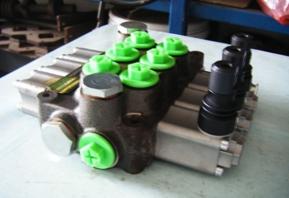 ขาย-คอนโทลวาวล์ไฮโดรลิค แกน4หุน 3คันโยก สินค้าอิตาลี ที่คุณไว้วางใจได้ ขาย-คอนโทลวาวล์ไฮโดรลิค แกน4หุน 3คันโยก สินค้าอิตาลี ที่คุณไว้วางใจได้