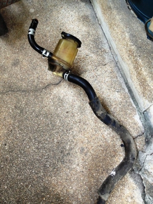 กระป๋องน้ำมัน power Toyota Altis 2006