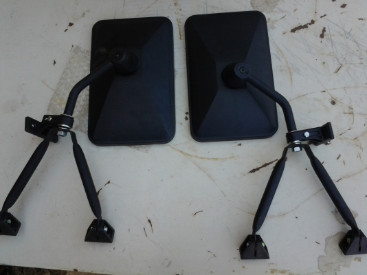 JOECLASSICขายกระจกงานเก่าเก็บใส่OFF  ROAD รฤคลาสสิค รฤโบราณ CHEV.  DODGEได้เลยคู่ละ 2500.ได้มาแค่คู่เดียวสนใจโทรสอบฤามได้เลย..