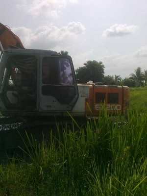 รถแบคโฮ HITACHI 200 - 2 สนใจติดต่อ 081 - 6079515 รถแบคโฮ HITACHI 200 - 2 สนใจติดต่อ 081 - 6079515