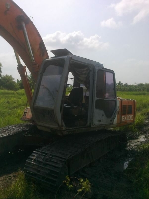 รถแบคโฮ HITACHI 200 - 2 สนใจติดต่อ 081 - 6079515 รถแบคโฮ HITACHI 200 - 2 สนใจติดต่อ 081 - 6079515