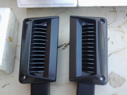 JOECLASSICขายเรือนไมล์ดัทสัน620 ราคา 950..งานเก่าเก็บของใหม่เป็นเรือนไมล์แต่ง..ช่องลมเสาเก๋งช้างเหยียบ.(ขายแล้ว)620คู่ละ1500งานเก่าเก็บมี 1คู่สนใจโทรสอบฤมได้..