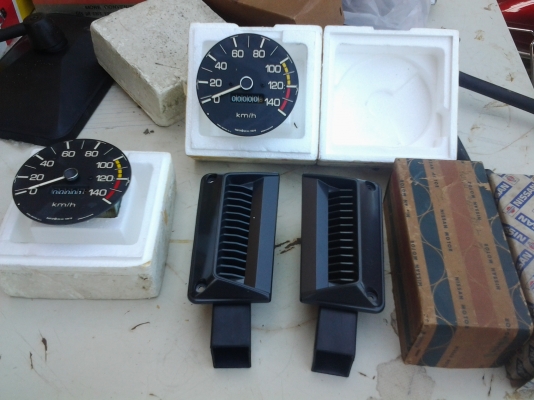 JOECLASSICขายเรือนไมล์ดัทสัน620 ราคา 950..งานเก่าเก็บของใหม่เป็นเรือนไมล์แต่ง..ช่องลมเสาเก๋งช้างเหยียบ.(ขายแล้ว)620คู่ละ1500งานเก่าเก็บมี 1คู่สนใจโทรสอบฤมได้..