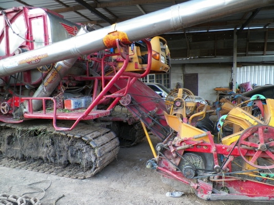 รถเกี่ยวข้าวศักพัฒนา KM50 ราคา สภาพ โดนๆ