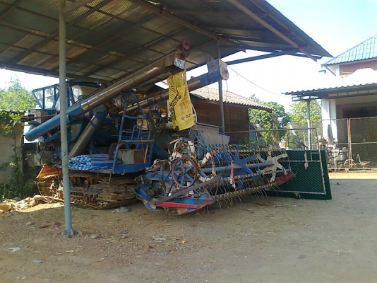 ขายด่วน!..รถเกี่ยวข้าว ศักดิ์พัฒนา เครื่อง mitsubishi 6BD17 จำนวน 210 แรงม้า ขนาดอุ้มข้าวได้ 2.8 ตัน เกี่ยวได้ไว เกี่ยวข้าวได้สวย.